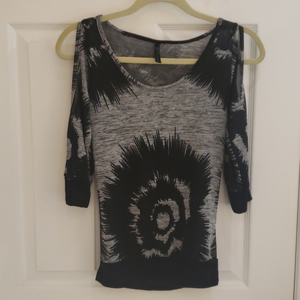 Cold-shoulder Top